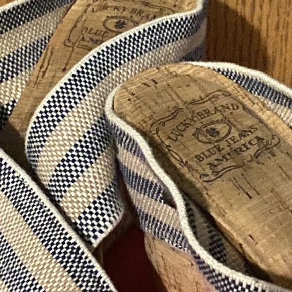 Lucky brand size 8, fits bigger than that though, I wear 8 1/2 - Picture 3 of 4